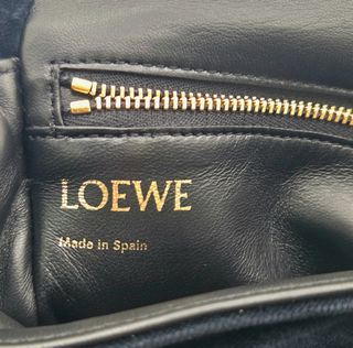 Bolso Loewe Goya Puffer Negro Dorado