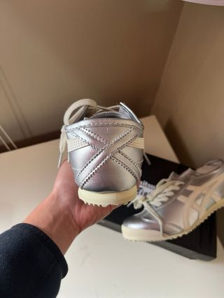 Onitsuka Tiger Mexico 66 Talla 39 Plata/Crema