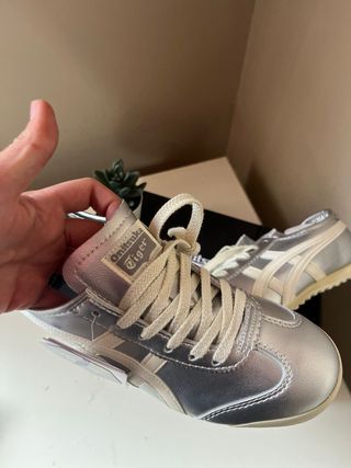Onitsuka Tiger Mexico 66 Talla 39 Plata/Crema