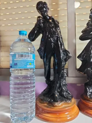 Figuras de lujo antiguas hombre y mujer