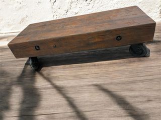 Mesa de centro rústica con ruedas
