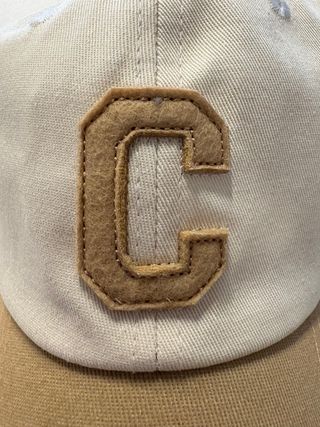Gorra estilo clásico C beige y camel