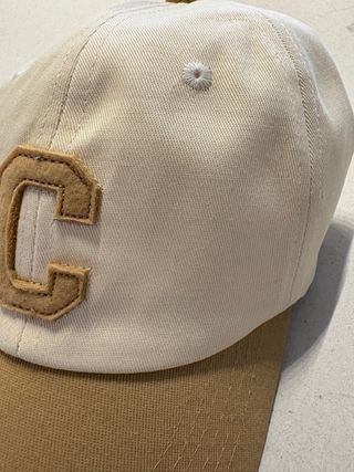Gorra estilo clásico C beige y camel