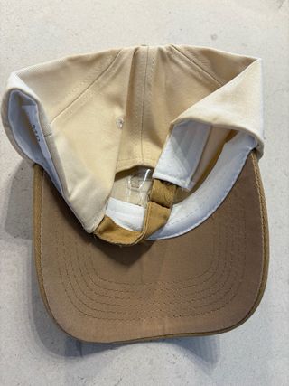 Gorra estilo clásico C beige y camel