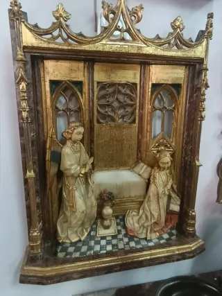 Retablo religioso dorado gótico