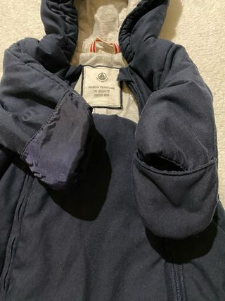 Buzo de bebé azul marino con capucha