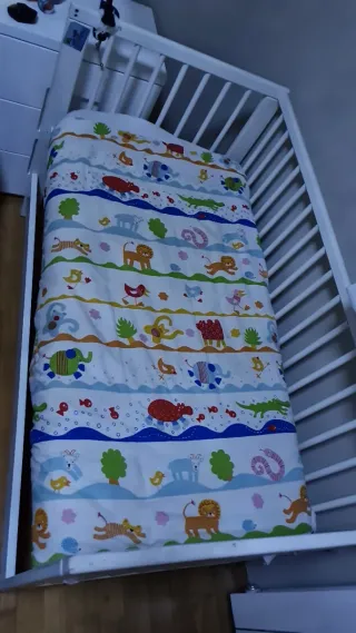 Maxicuna Ikea con colchón y ropa de cama