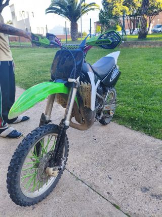 Kawasaki Motocross Negra y Verde