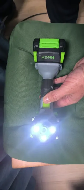 Taladro y Atornillador de Impacto 20V