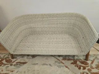 Sofá 2 plazas ratán natural con cojines