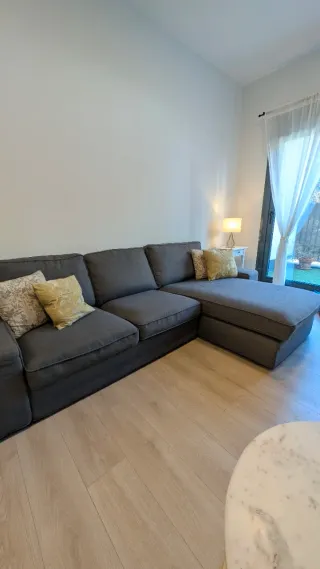 sofá KIVIK de IKEA en color gris