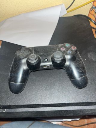 PS4 (PlayStation 4) 1 TB con mando y GOW