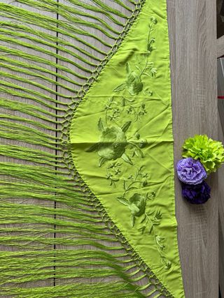 Mantoncillo flamenca niña bordado