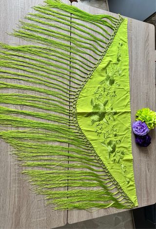 Mantoncillo flamenca niña bordado