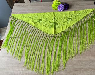 Mantoncillo flamenca niña bordado