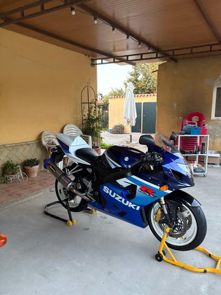 Suzuki GSX-R 600 K5 sportbike azul/blanco