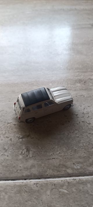 Coche Renault 4 Welly 1:46