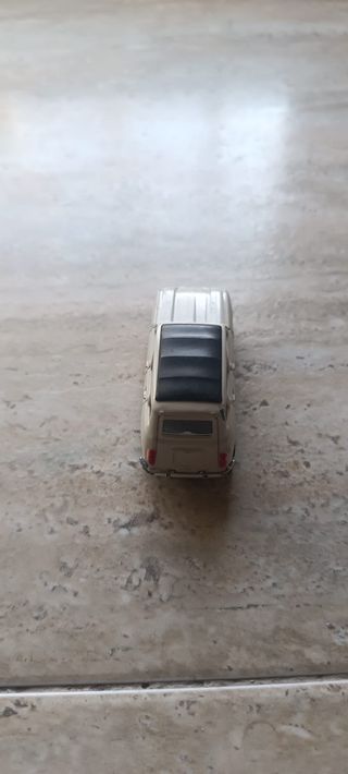 Coche Renault 4 Welly 1:46