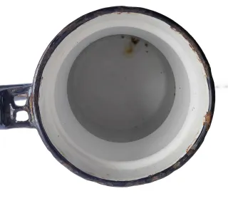 Cafetera antigua esmaltada blanca