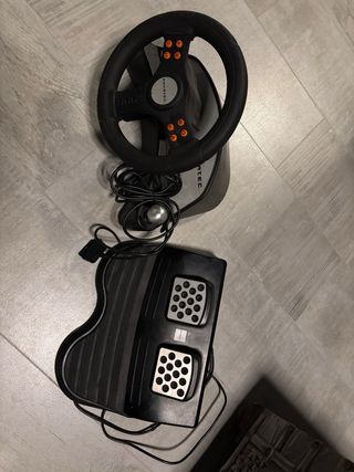 Volante Fanatec Play 1 con pedales