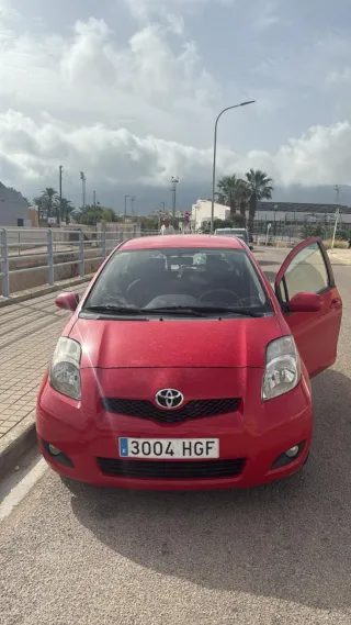 Toyota Yaris Rojo 3004 HGF