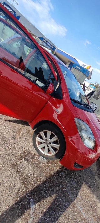 Toyota Yaris Rojo 3004 HGF