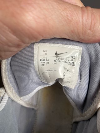 Zapatillas Nike Baloncesto Blancas y Plateadas