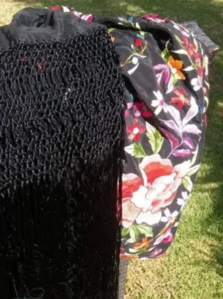 Mantón Manila Seda Bordado a Mano