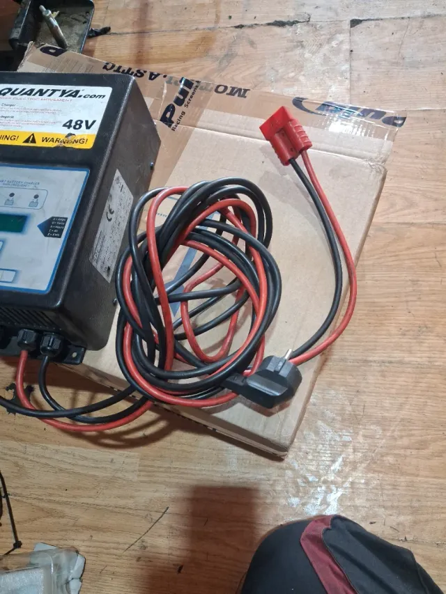 Cargador Lipo Quantya 48V WC3 CBHF2