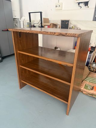 Mueble de madera en perfecto estado.