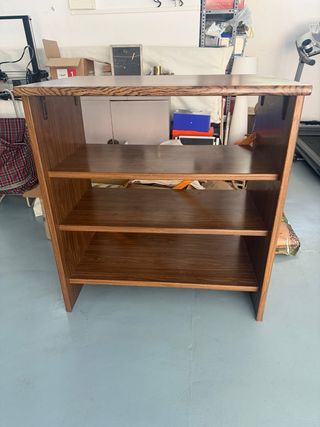 Mueble de madera en perfecto estado.