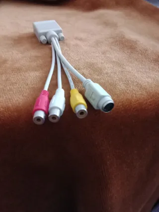 Cable Adaptador S-Video (9 pines) a RCA y Energía