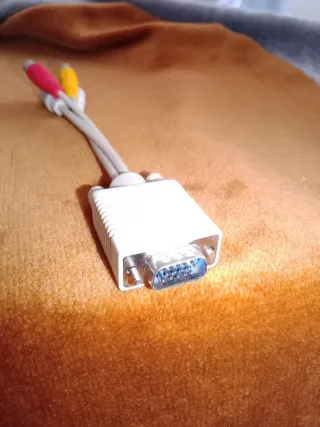 Cable Adaptador S-Video (9 pines) a RCA y Energía