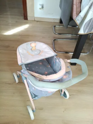 Carrito de muñecas con cesta