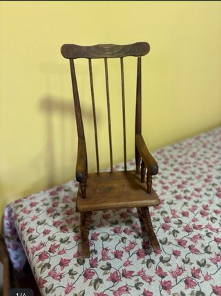 Lote Muñecas: Cuna y Mecedora Vintage