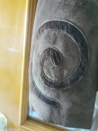 Chaqueta de piel marrón con cinturón