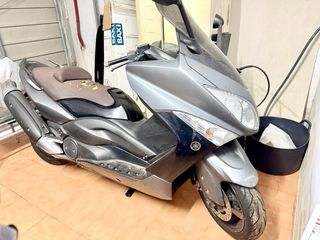 Yamaha TMAX 530 - Maxi Scooter