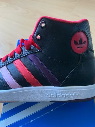 Zapatillas Adidas Negras y Rojas Talla 36