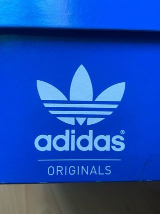 Zapatillas Adidas Negras y Rojas Talla 36