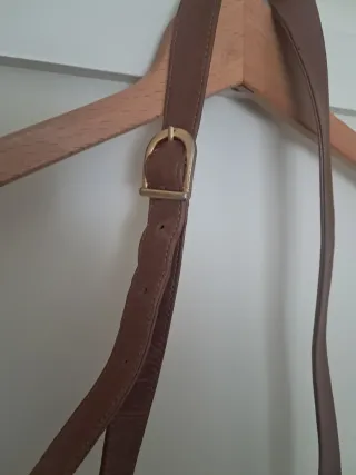 Bolso marrón con textura