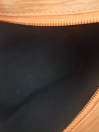 Bolso marrón con textura