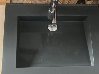 Lavabo de resina y madera