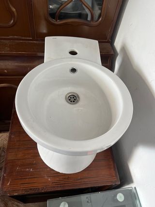 Lavabo de resina y madera