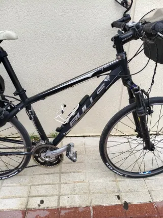 Bicicleta de paseo negra