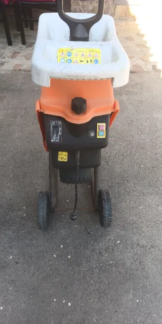 Biotriturador Voltor TC 24. Trituradora de ramas