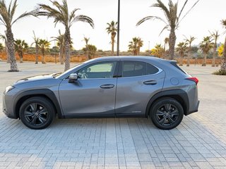 Lexus UX 2021
