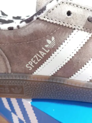 Adidas Sneakers Marrones con Estampado Animal