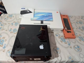 PC y Monitor Negro