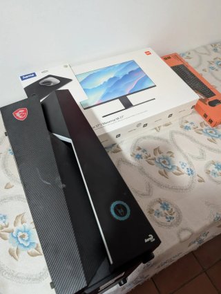 PC y Monitor Negro