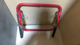 Soporte para colgar bicicletas rojo